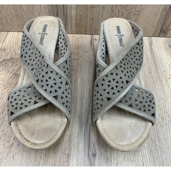 Minnetonka Platform Wedge Eyelet Sandals Women's Size 10 Brown Suede Leather - Picture 4 of 15
